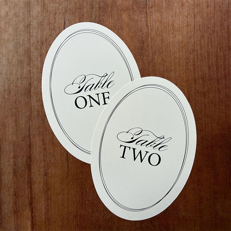 Numéros de table ovales — Envoignement des numéros de table de mariage pour événements —