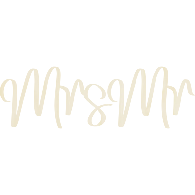 Stilvolle Stuhldeko für die Hochzeit aus Holz Mrs und Mr