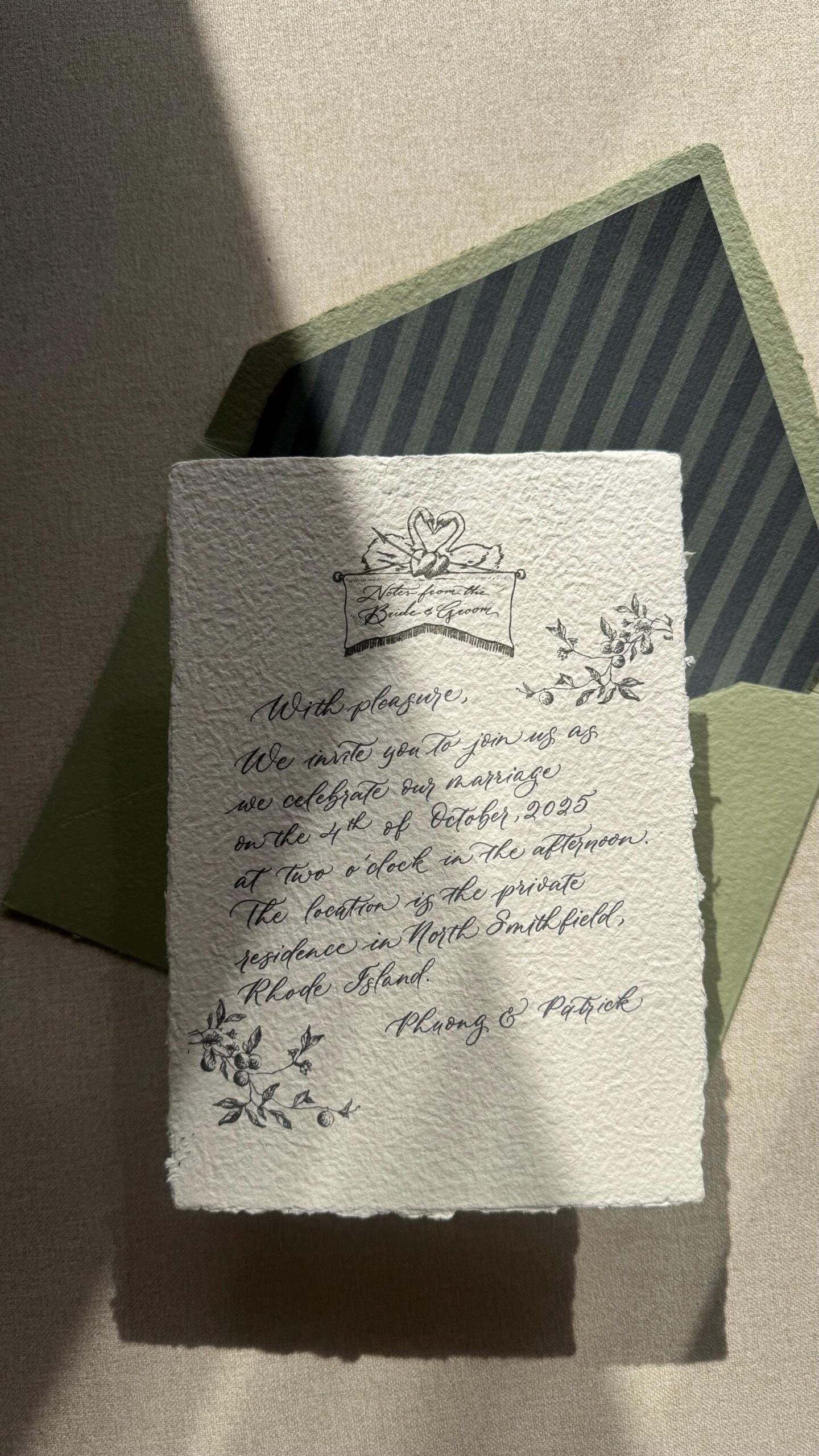 Réservez cette date — Faire-part de mariage calligraphie personnalisée à la main — Papier fait main bord Deckle