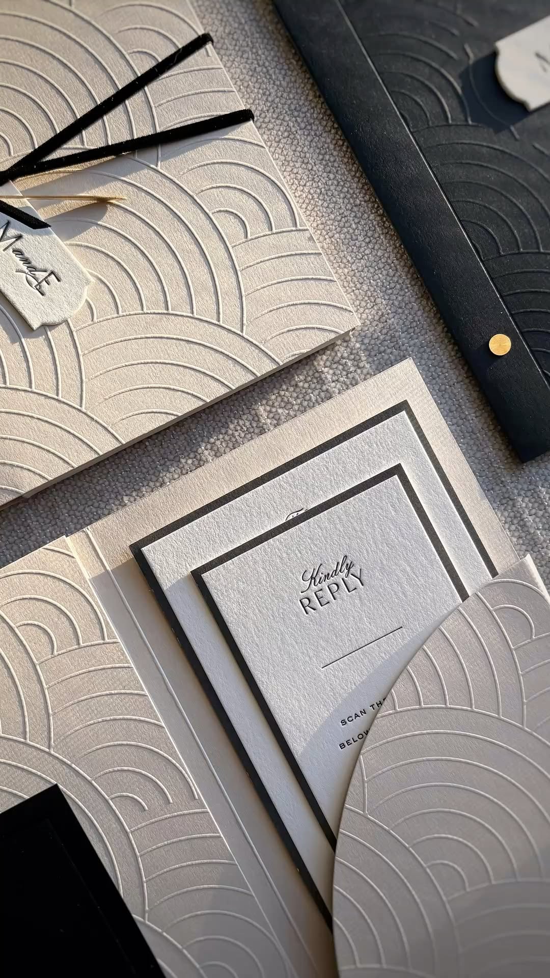 Luxury B&W wedding invitations by Lumaca
