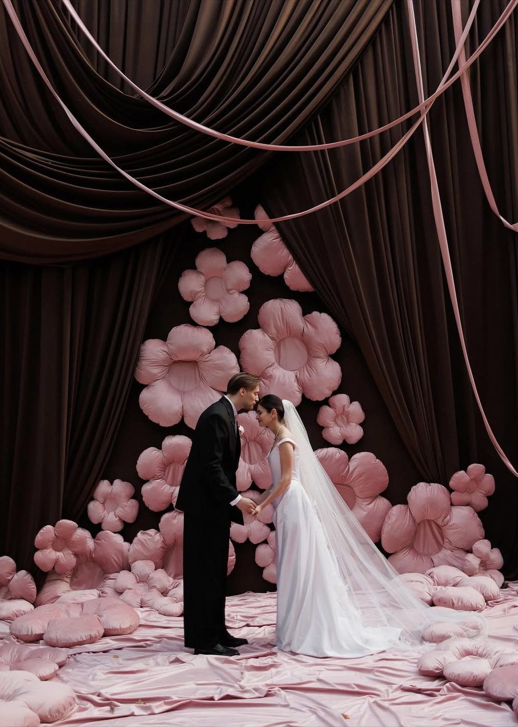 Идеи свадебного декора в цветах Pantone 2026