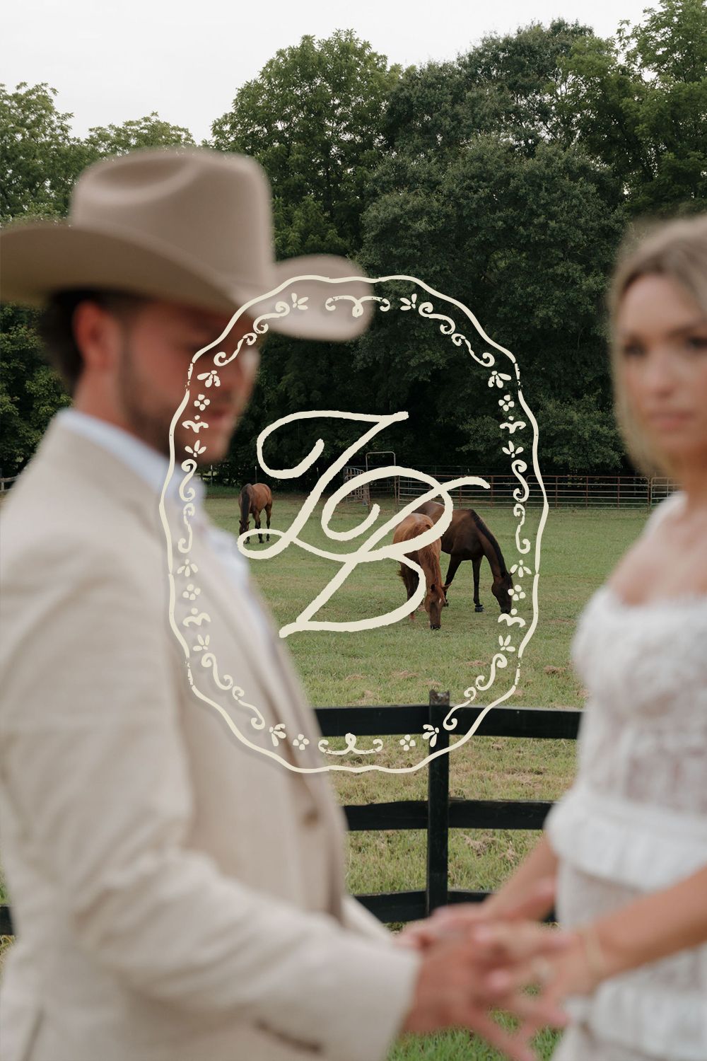 Elegant Logo Mark with Hand-Drawn Border for a Wedding Photographer | By Howdy Studio