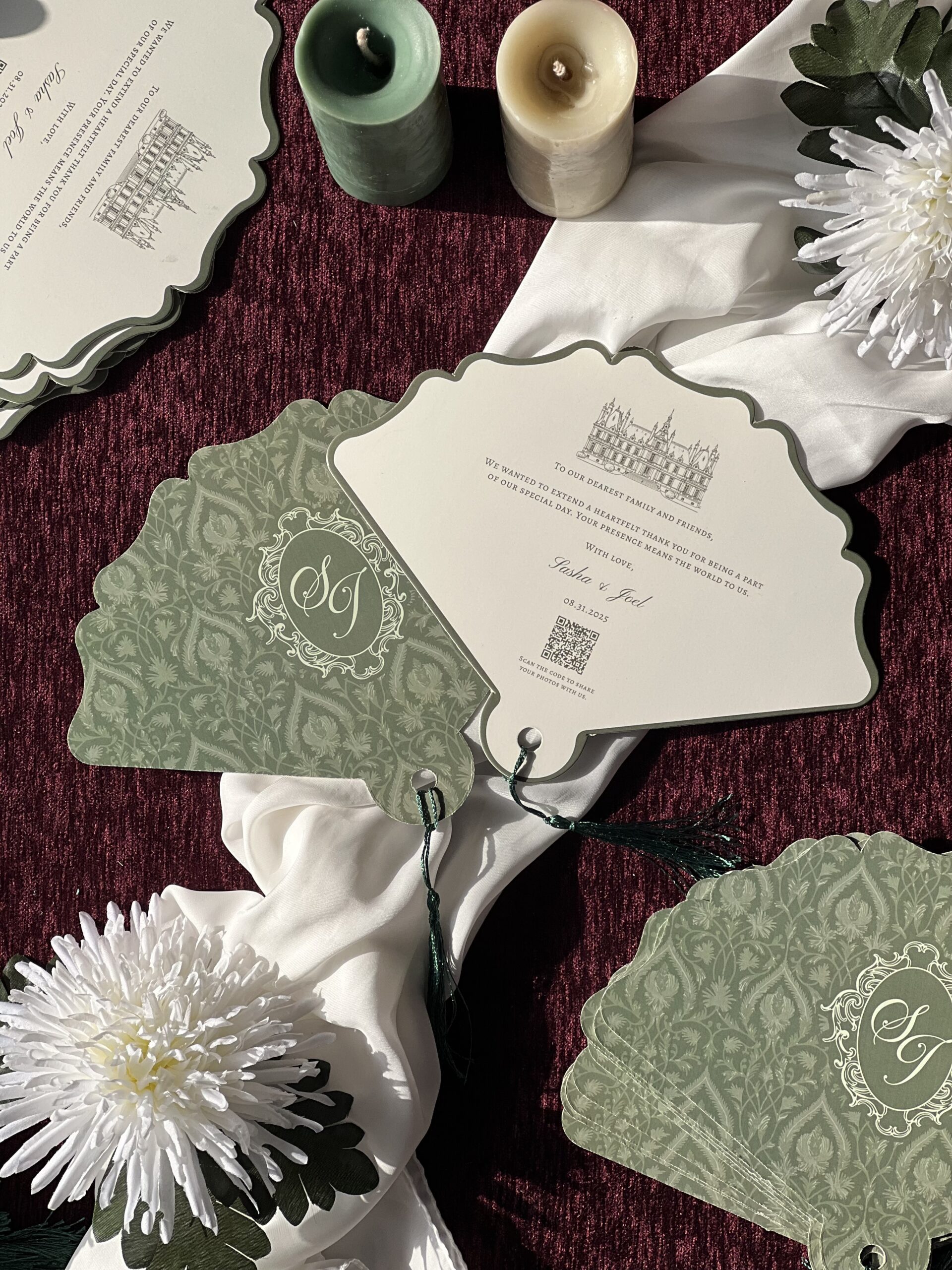 Elegant fans for your wedding guests 🤍✨