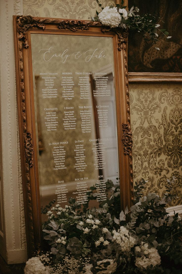 Mirror Seating Chart for Classic Style Winter Wedding