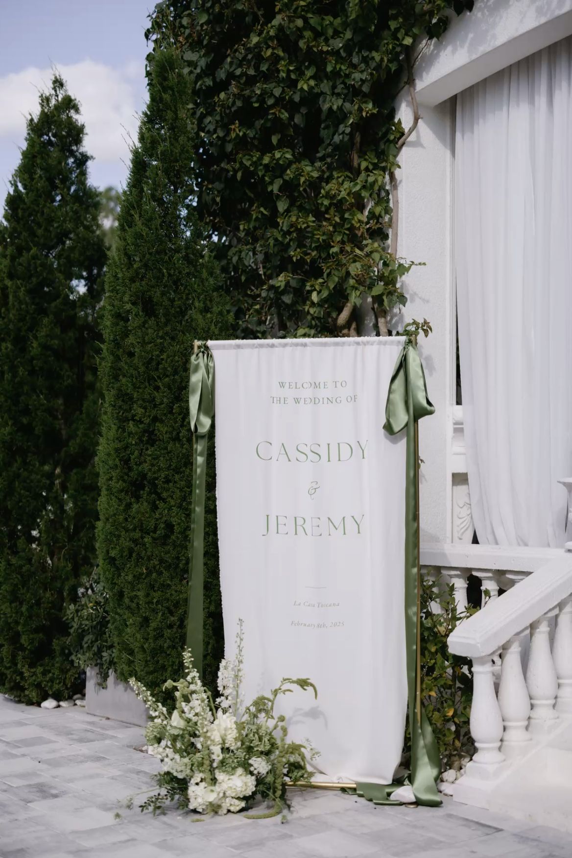 Welcome sign florals