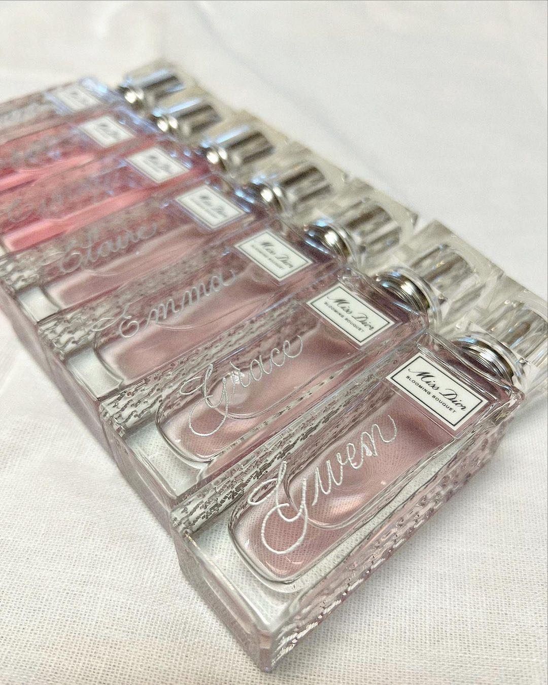 Hire a professional calligrapher! Global network of artists | Nibtique