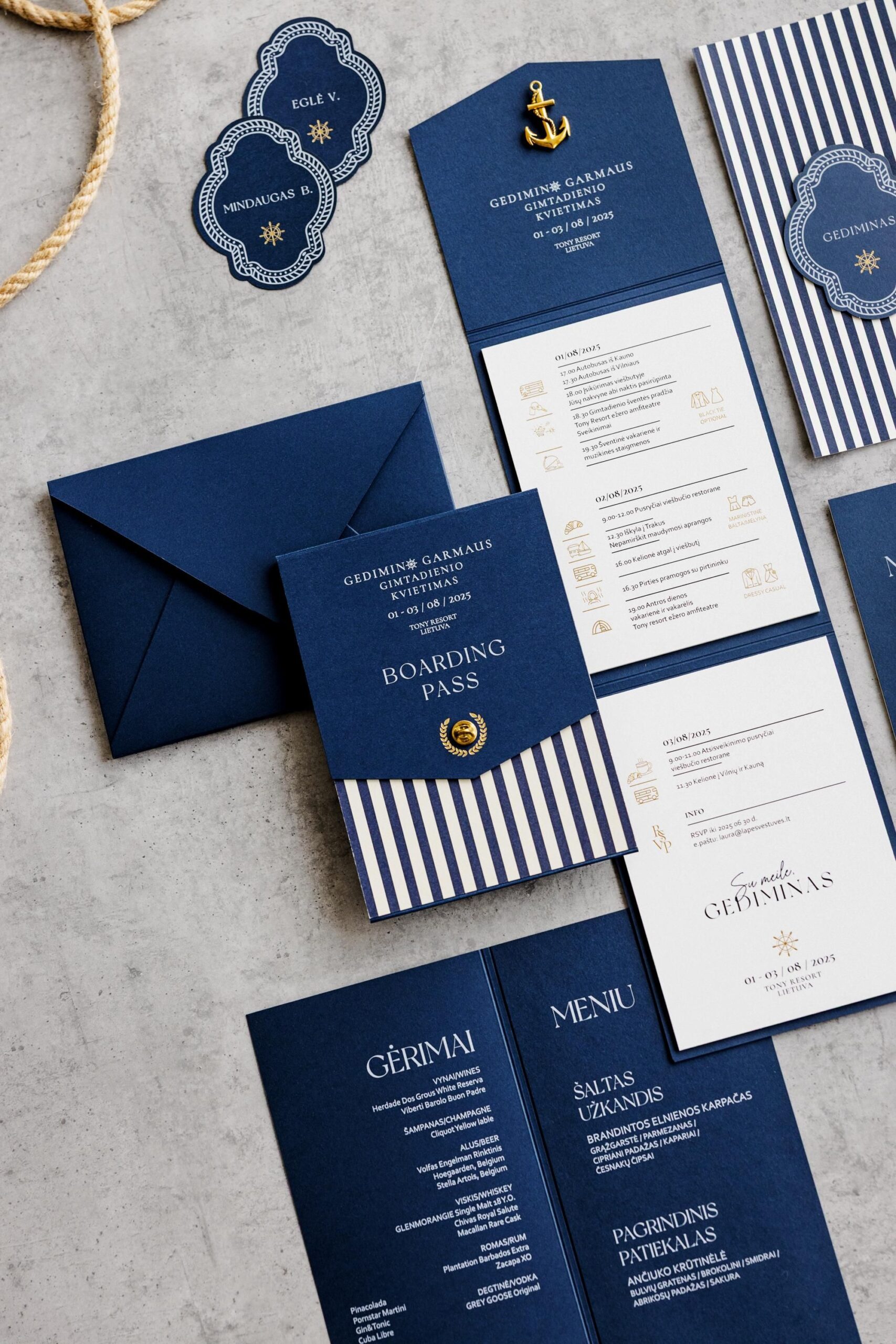 Faire-part avec estampage doré, ancre en métal, informations sur l’estampage doré, faire-part bleu marine, adorable carte de menu, thème marin