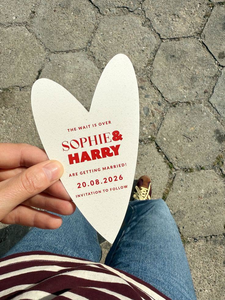 Mariage en forme de coeur, réservez vos dates